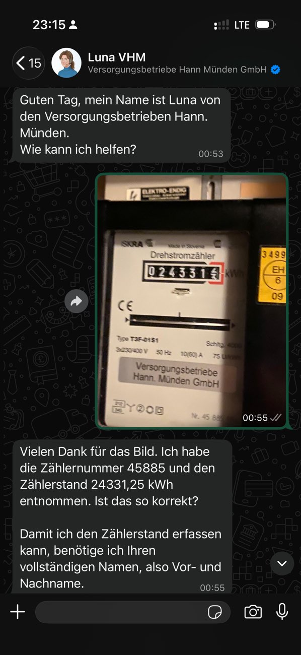WhatsApp-Chat mit Luna VHM: Ein Kunde sendet ein Zählerfoto, die KI antwortet mit erkannter Zählernummer und Zählerstand
